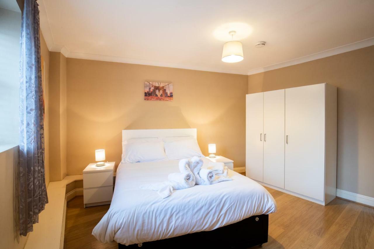 Spacious 2Br Flat In Stansted Apartment สแตนสเต็ด เมาท์ฟิทเช็ต ภายนอก รูปภาพ