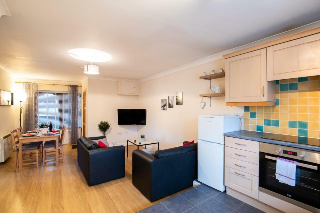 Spacious 2Br Flat In Stansted Apartment สแตนสเต็ด เมาท์ฟิทเช็ต ภายนอก รูปภาพ